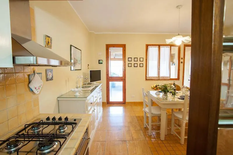 Strelitzia Holiday House Quartu Sant'Elena Feriehus