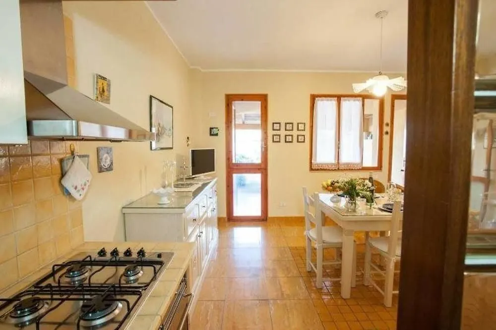 Strelitzia Holiday House Quartu Sant'Elena Feriehus